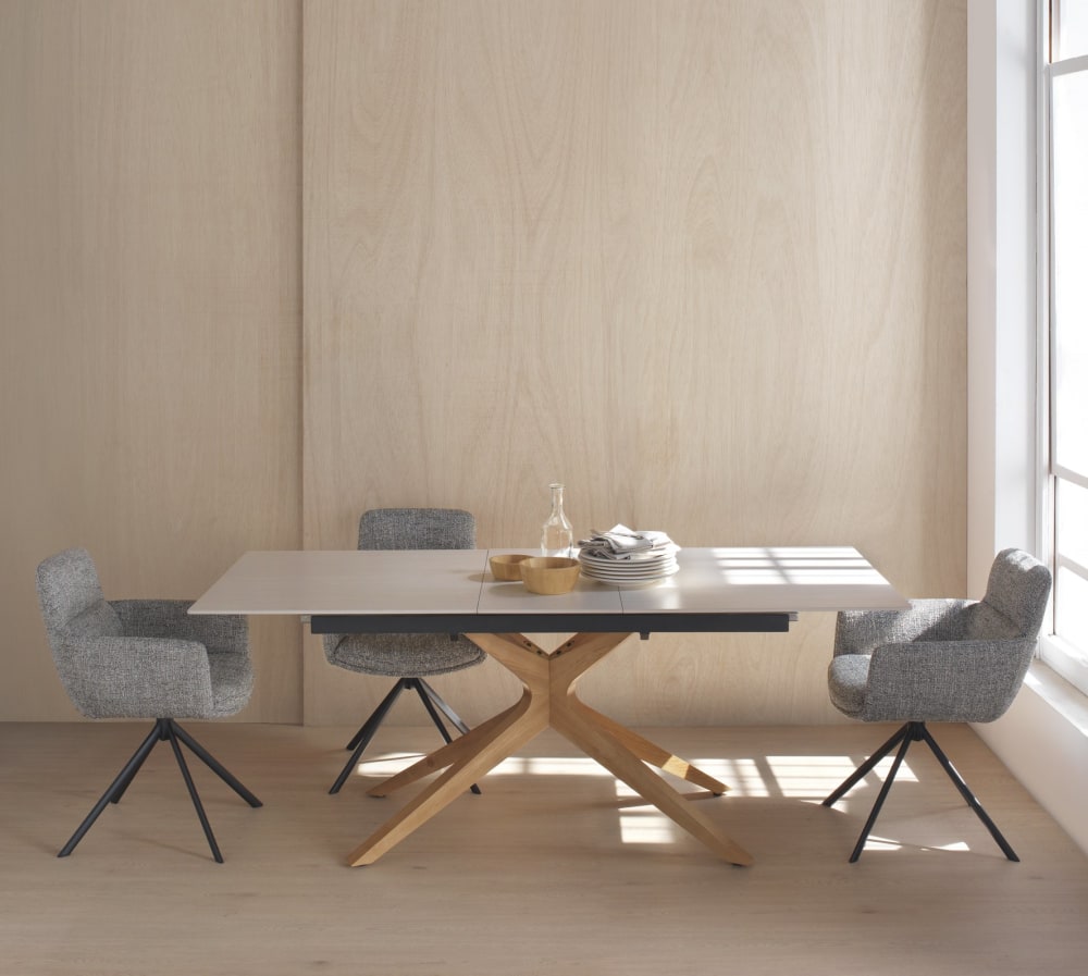 Ausziehbarer Tisch mit Eichenfüßen und Keramikplatte 160/200x90