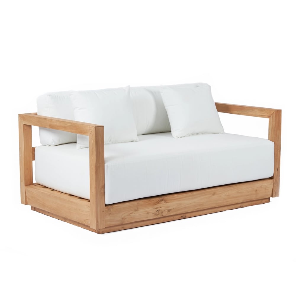 Canapé deux places en bois avec coussins blancs