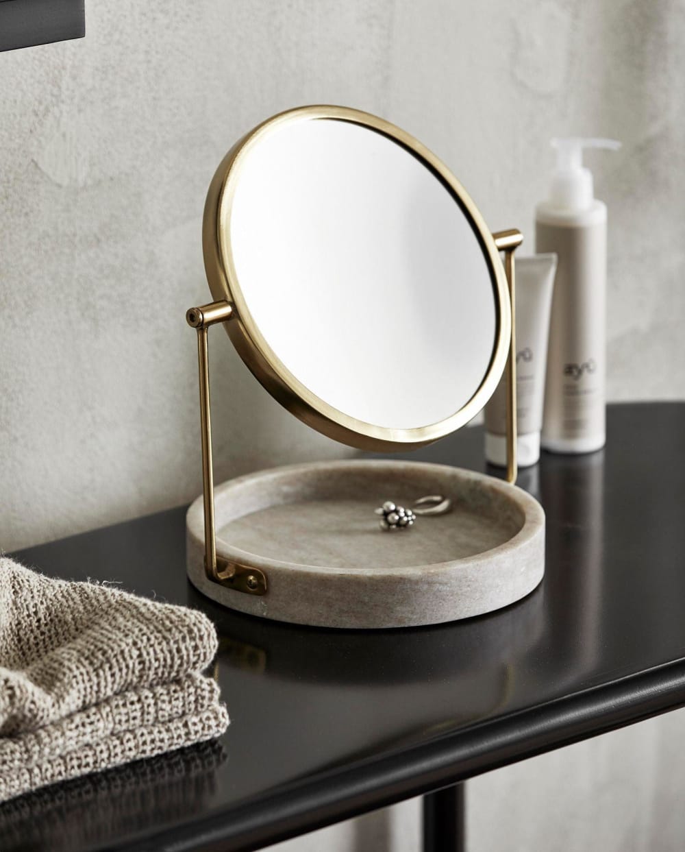 Tischspiegel HAJA, goldenes Finish - Maisons Du Monde