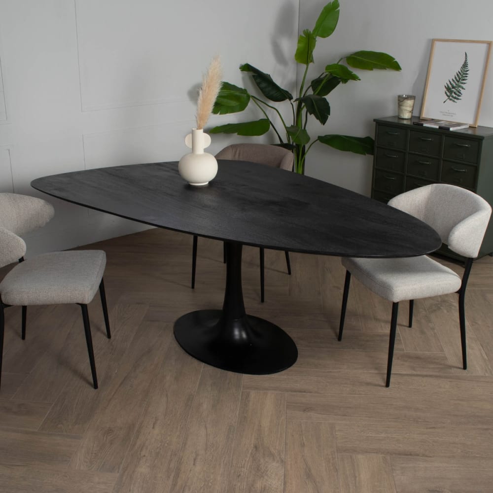 Dreieckiger Esstisch aus Mangoholz 200x120cm, schwarz - Maisons