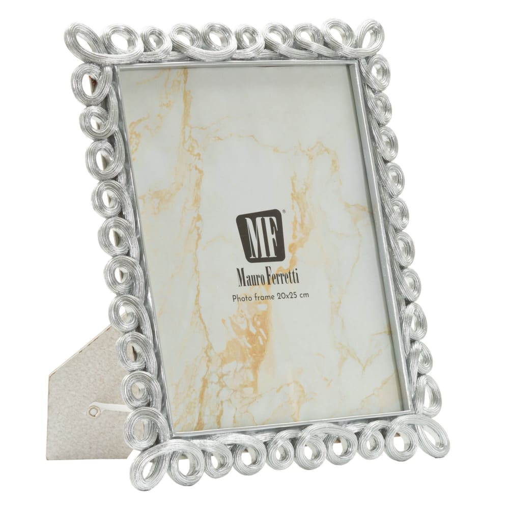 Cadre en résine argentée 26x2,2x31,3 cm (mesure intérieure 20x25 cm)