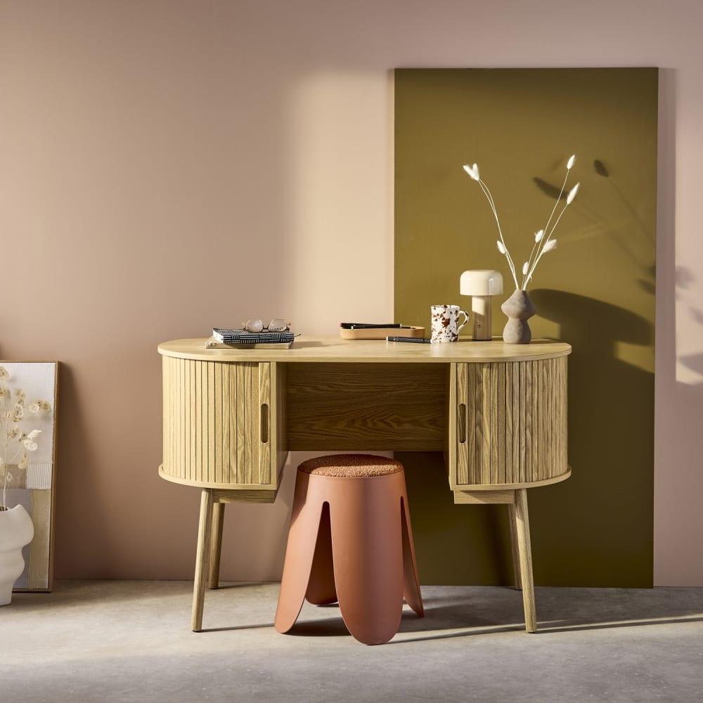 sweeek Ovaler Schreibtisch in geriffelter Holzoptik, naturfarben style modern Beige Spanplatte
