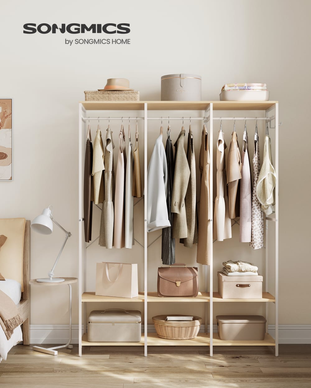 Armoire ouvert pernderie avec tringles de suspension beige et blanc