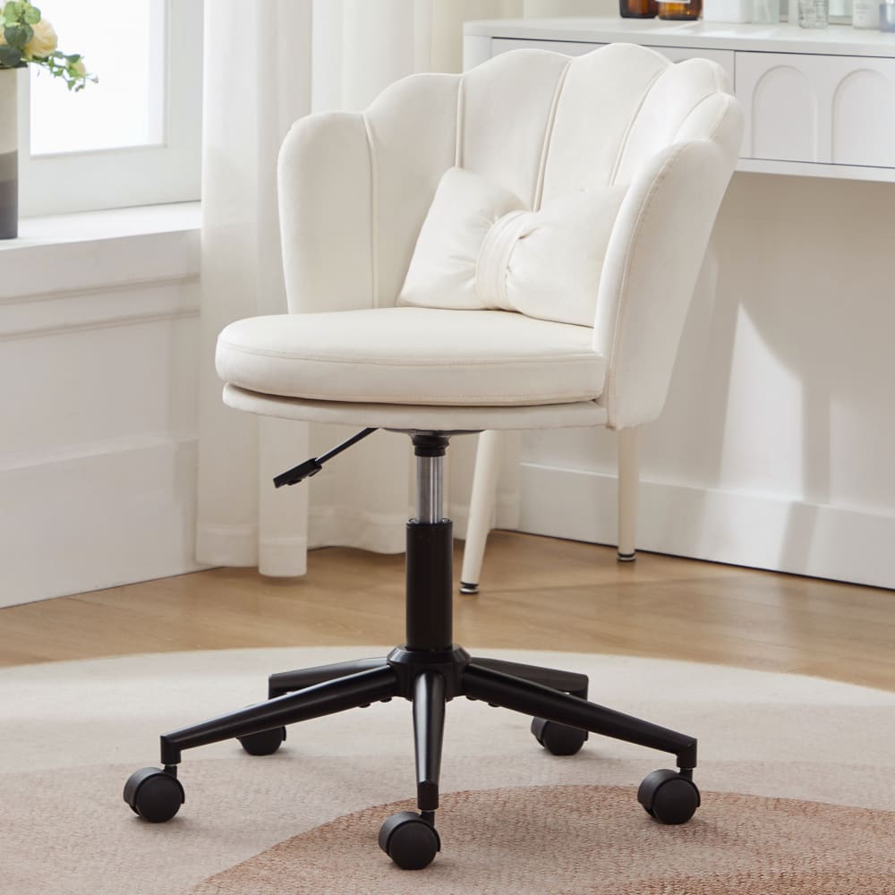 Chaise de bureau velours blanc forme pétale coussin forme papillon