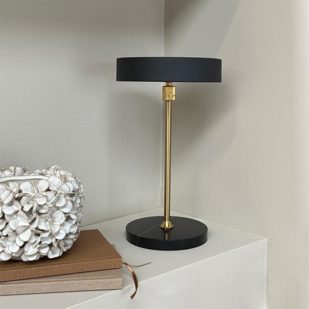 Dyberg Larsen Tischlampe aus Metall h 29 cm d 16 cm, Marmor style modern Schwarz Metall