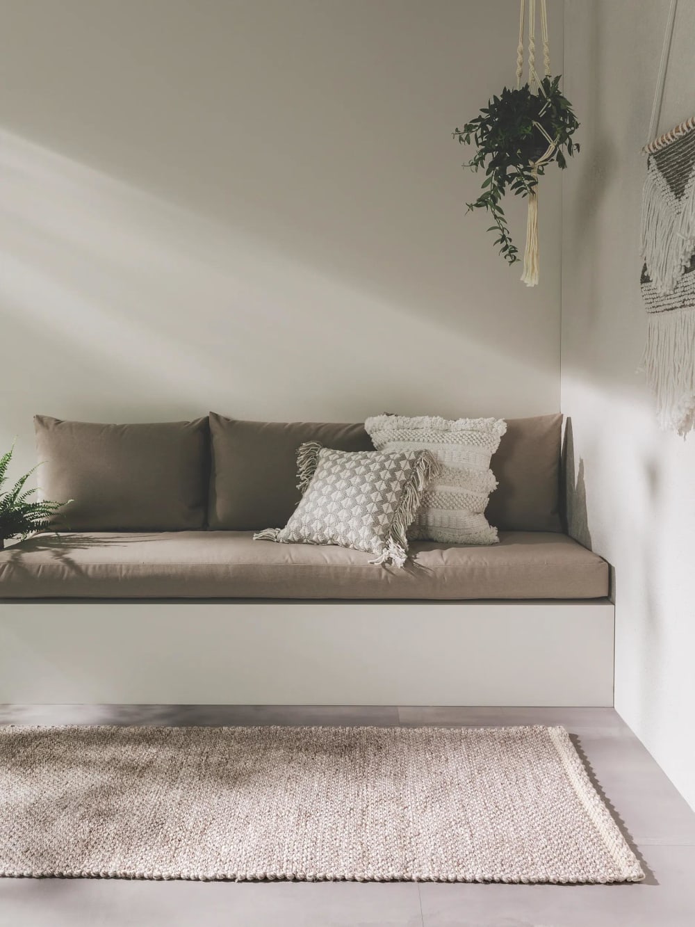 Tapis fabriqué à partir de matériaux recyclés crème/taupe 70x200