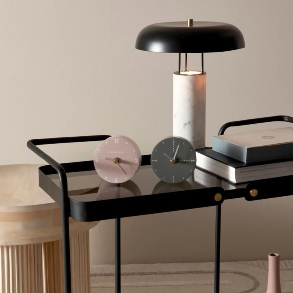 Lampe à poser en marbre blanc et abat-jour métal noir H33