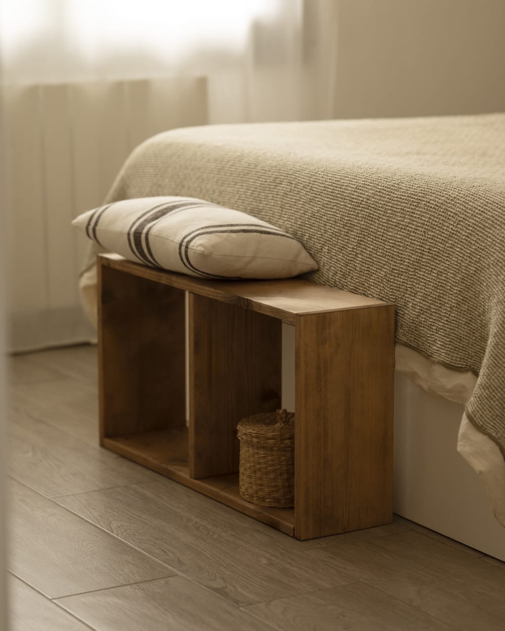 Étagère en bois massif marron avec 1 étagères