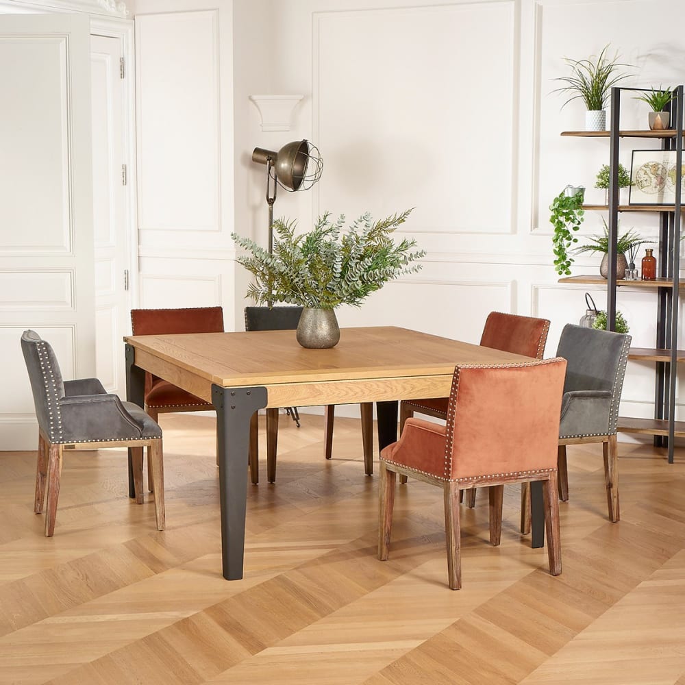 Esszimmertisch für 8/10 Personen aus Holz und Metall. schwarz -