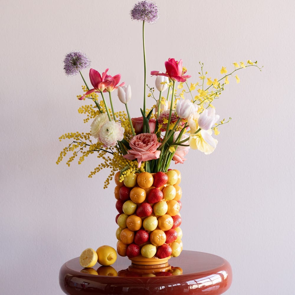 Vase mit Früchten aus Porzellan, mehrfarbig, H33cm - Maisons Du