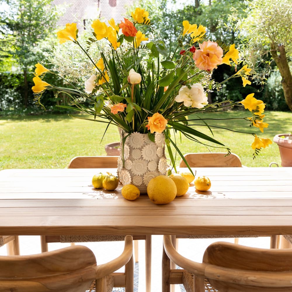 Vase mit Sonnenblumen aus Porzellan, weiß, H30cm - Maisons Du