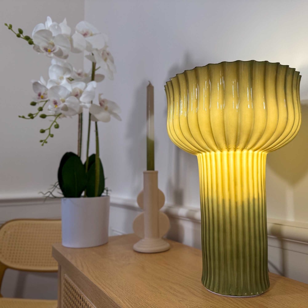 Lampe à poser en verre strié — vue 3