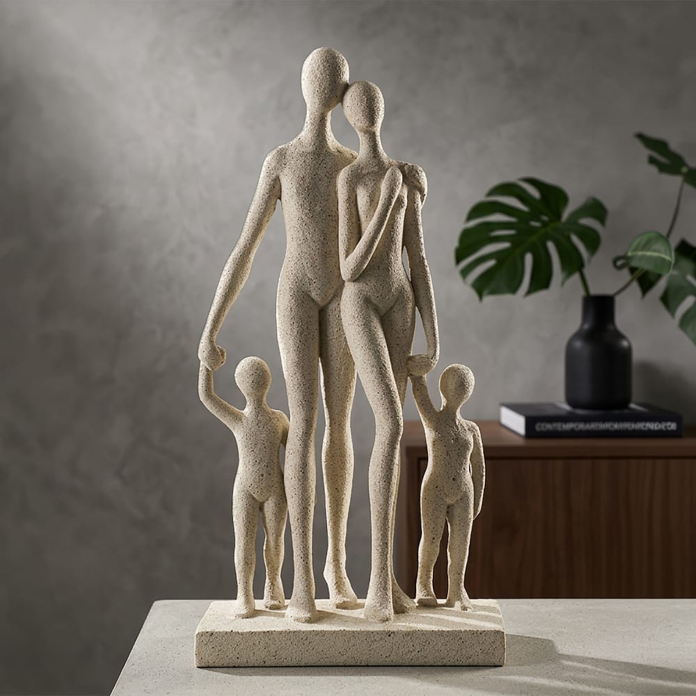 Mauro Ferretti Statuette aus cremefarbenem Kunstharz, 16 x 8 x 30,5 cm Beige