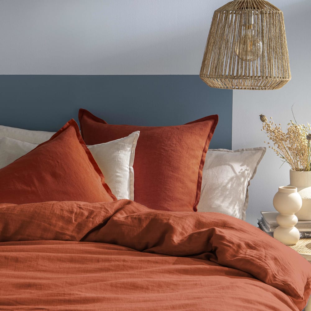 Parure de lit unie en lin lavé sienne 260x240+2x50x70cm — vue 4