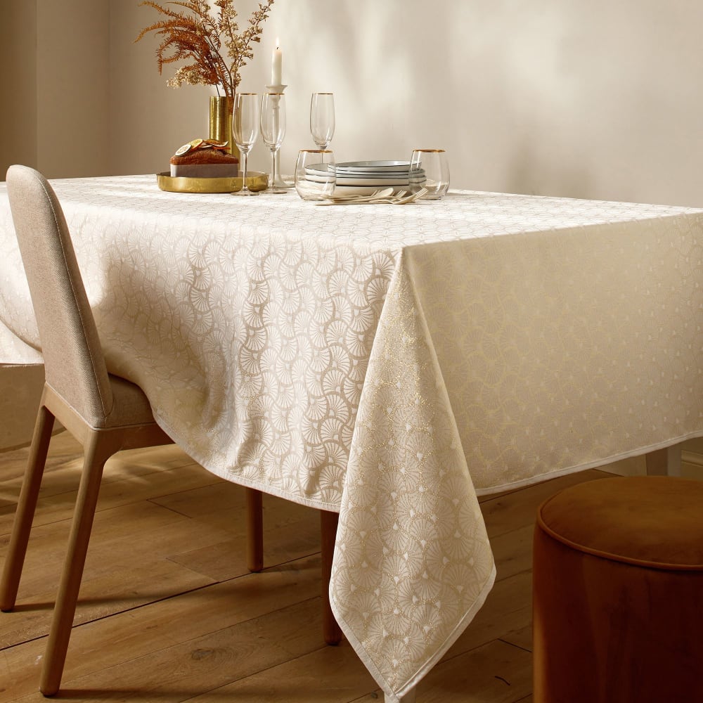 Nappe en polyester beige 150x300cm Nappe en polyester beige 150x300cm