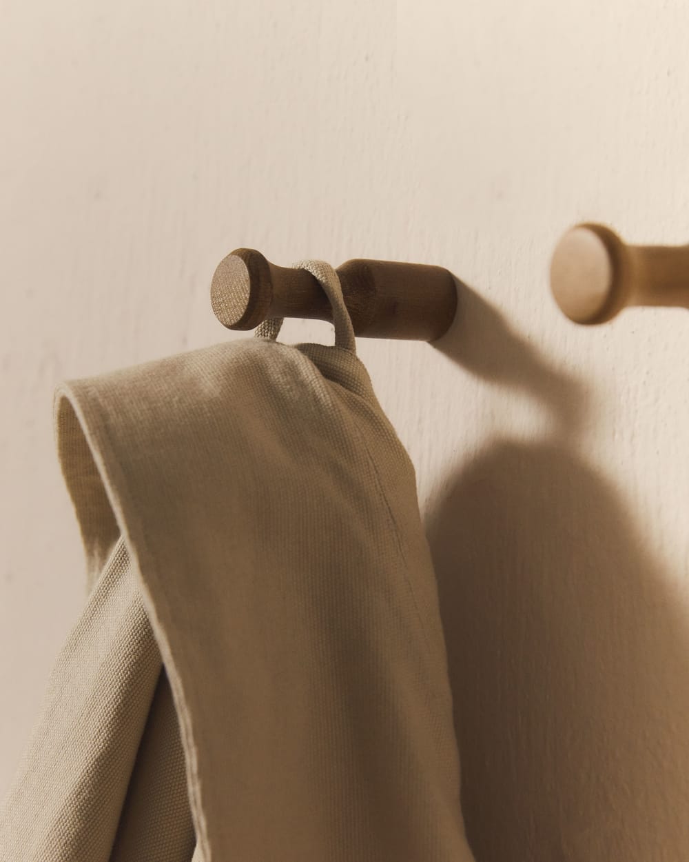 Lot de 3 patères en bois naturel — vue 3