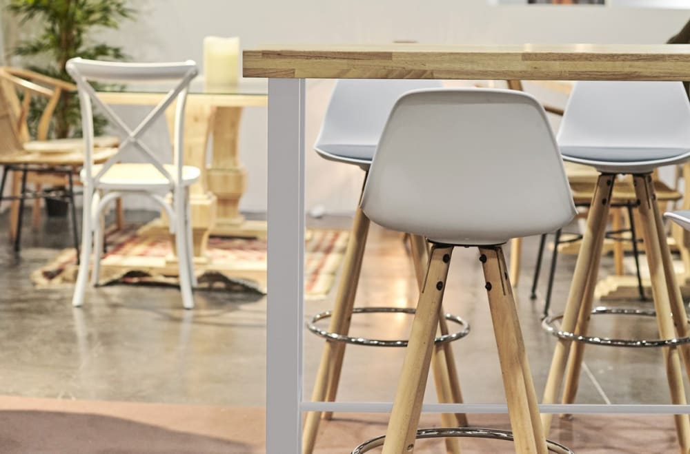 Stehtisch aus Holz und Stahl im Industrie-Look - Maisons Du Monde