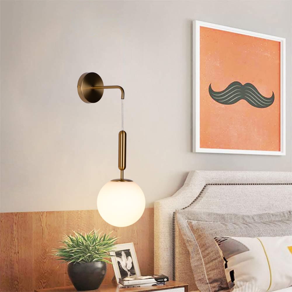Applique murale en laiton doré avec globe en verre Ø18 cm — vue 3