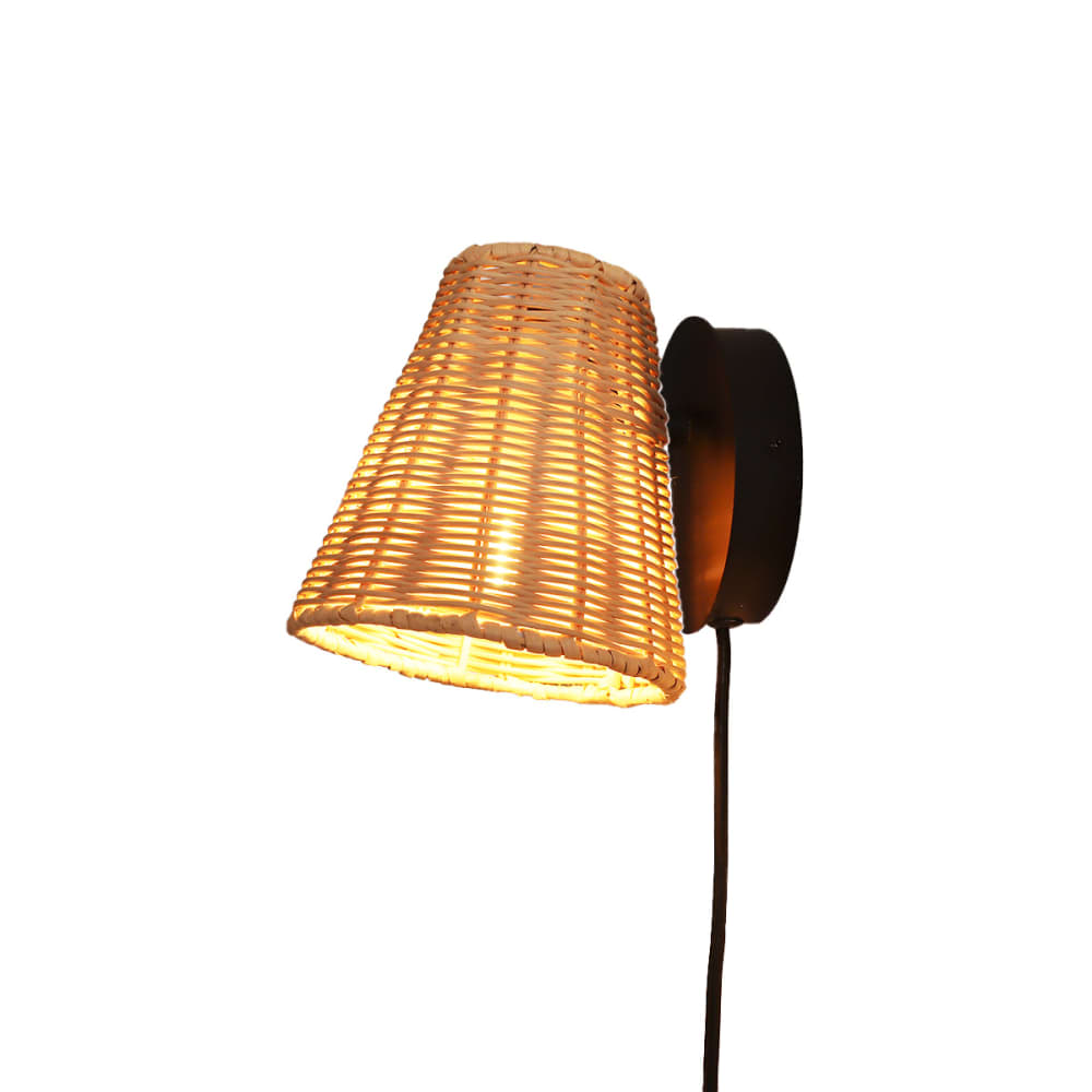 Applique murale noire avec abat-jour en osier et prise 15cm