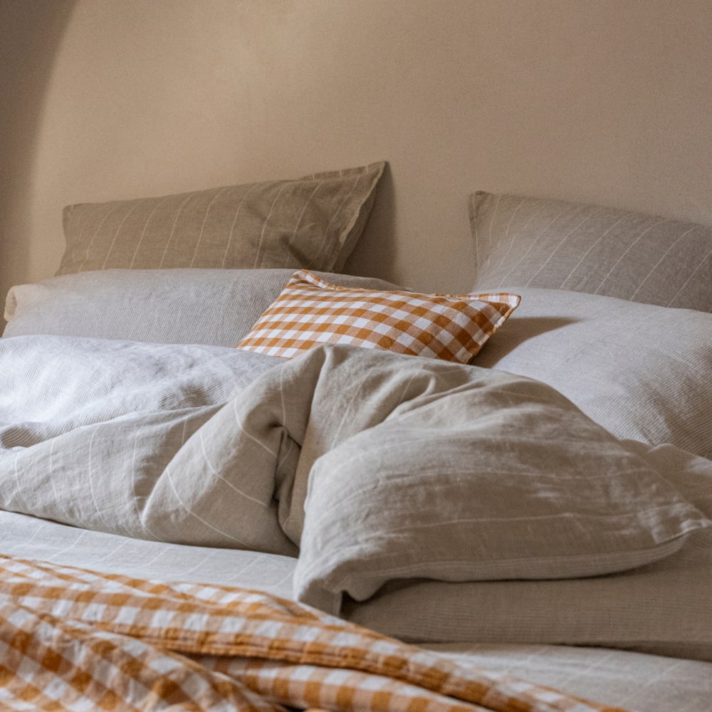 Housse de coussin en chanvre et coton curcuma 40x40cm