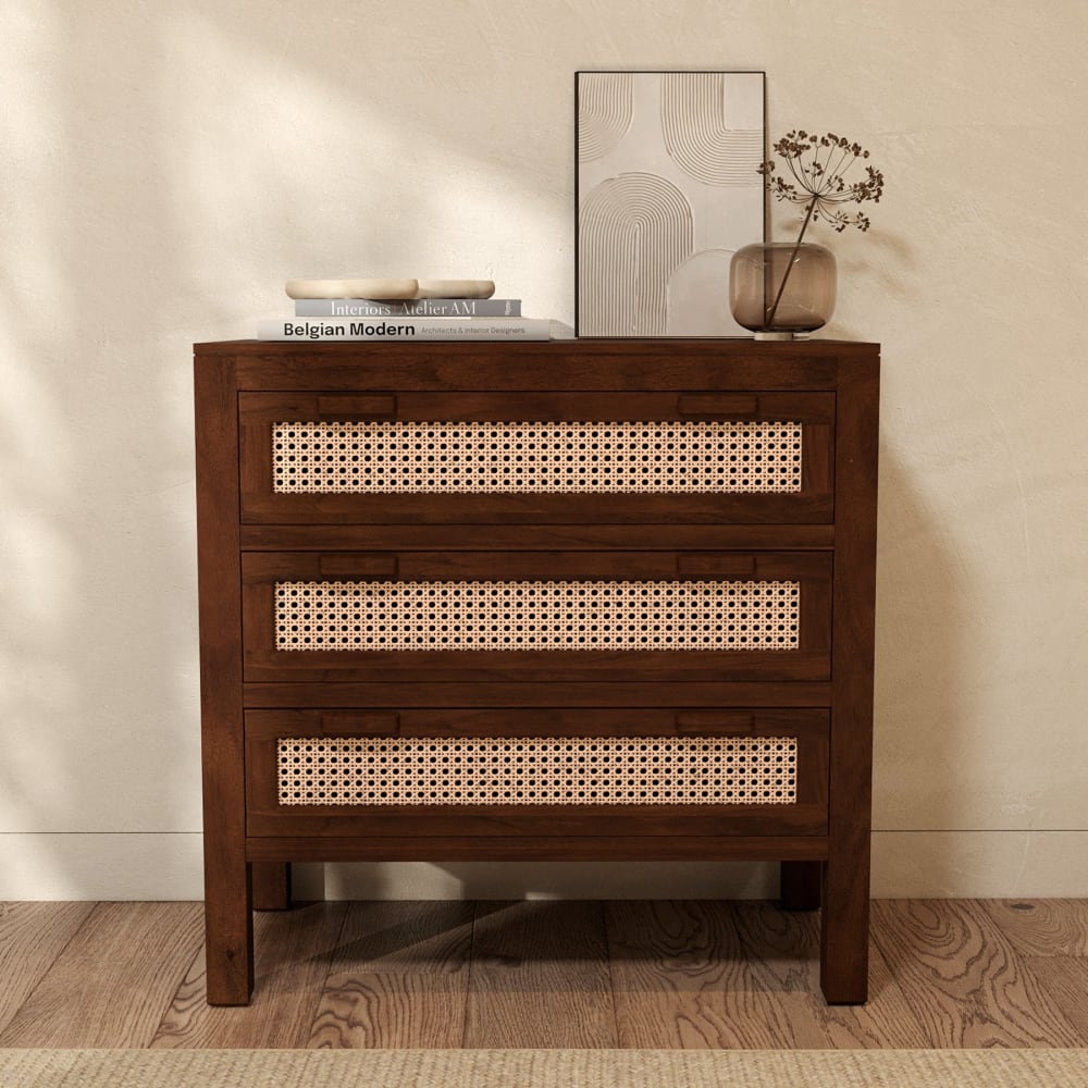 Commode en bois de manguier et cannage