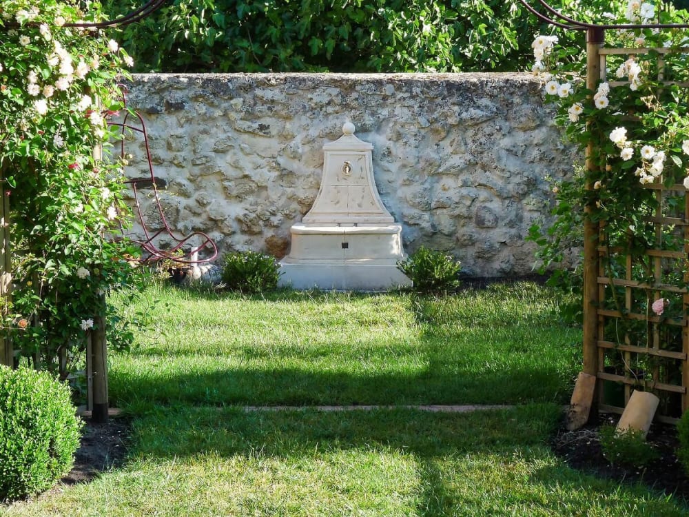 Fontaine de jardin en pierre reconstituée  86 x 51 x 111 cm