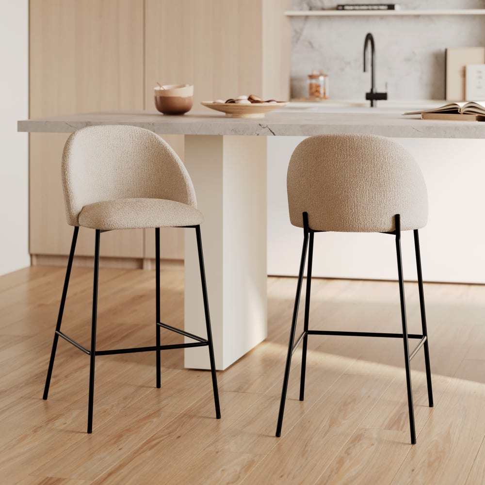Lot de 2 chaises pour îlot central en tissu bouclé beige 66 cm