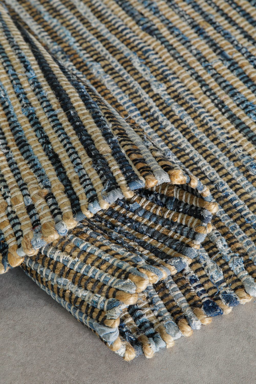 Tapis fait main denim et jute naturel et bleu 160x230 — vue 4