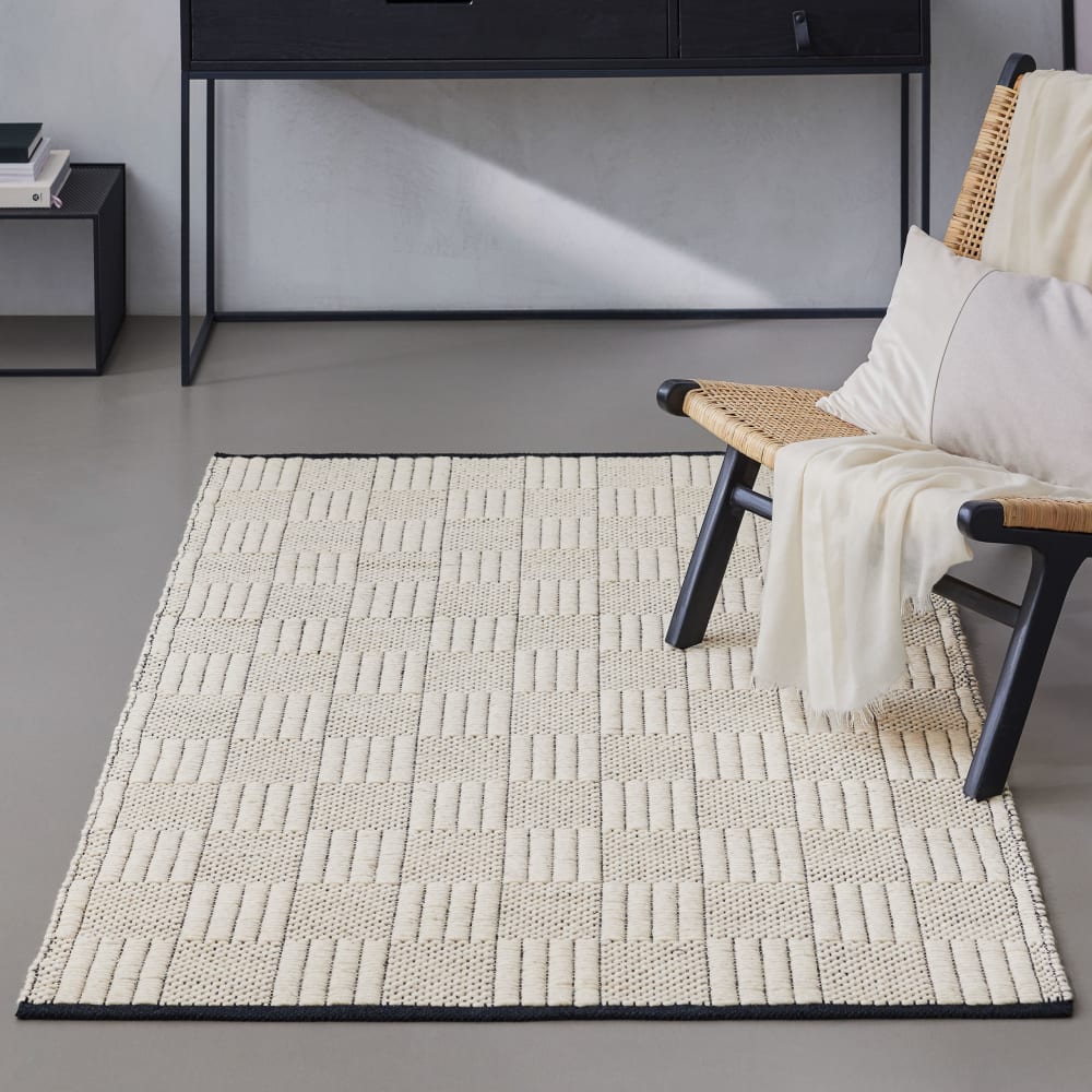 Tapis tissé main pure laine vierge blanc invoire à motifs 140x200