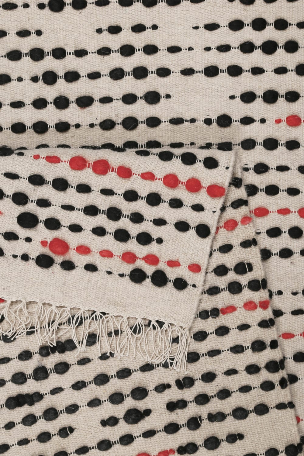 Tapis tissé main pure laine à franges rouge et noir fond beige 80x150 — vue 4
