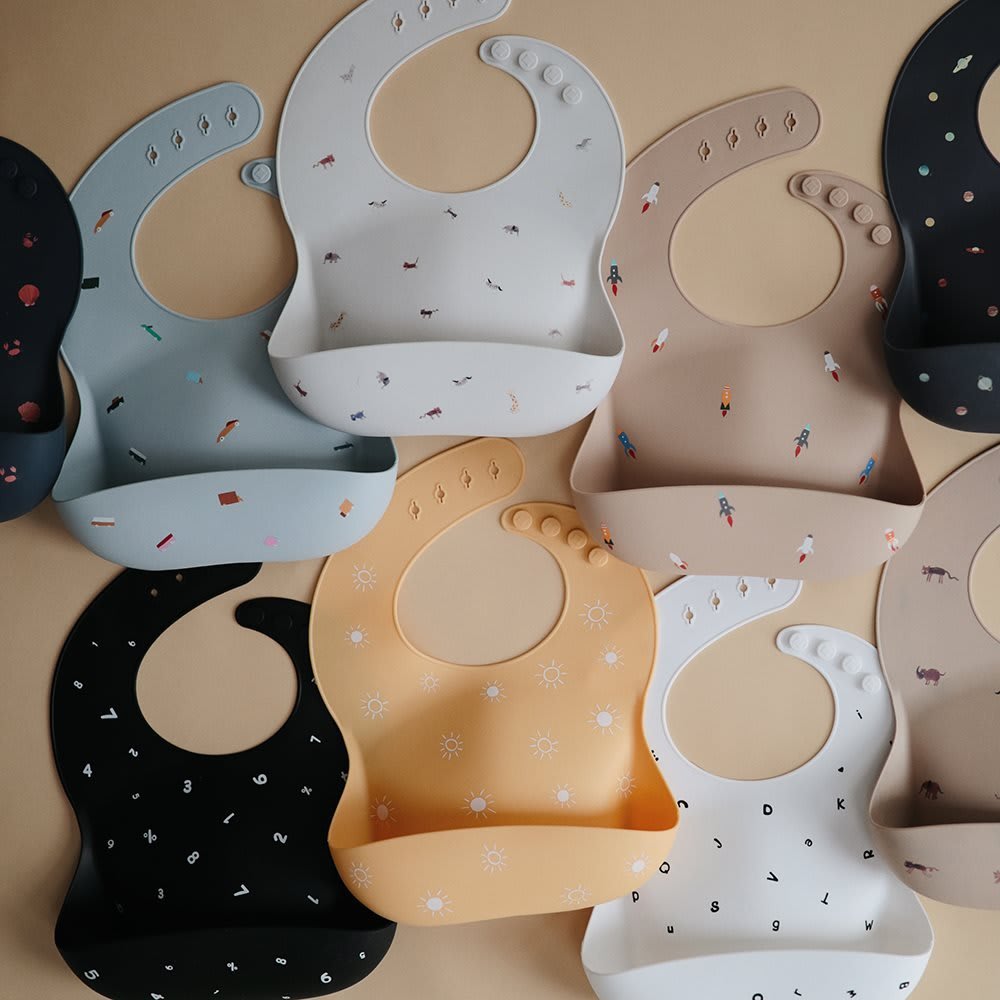 Bavoir à poche en silicone (Mushie) - Image 2