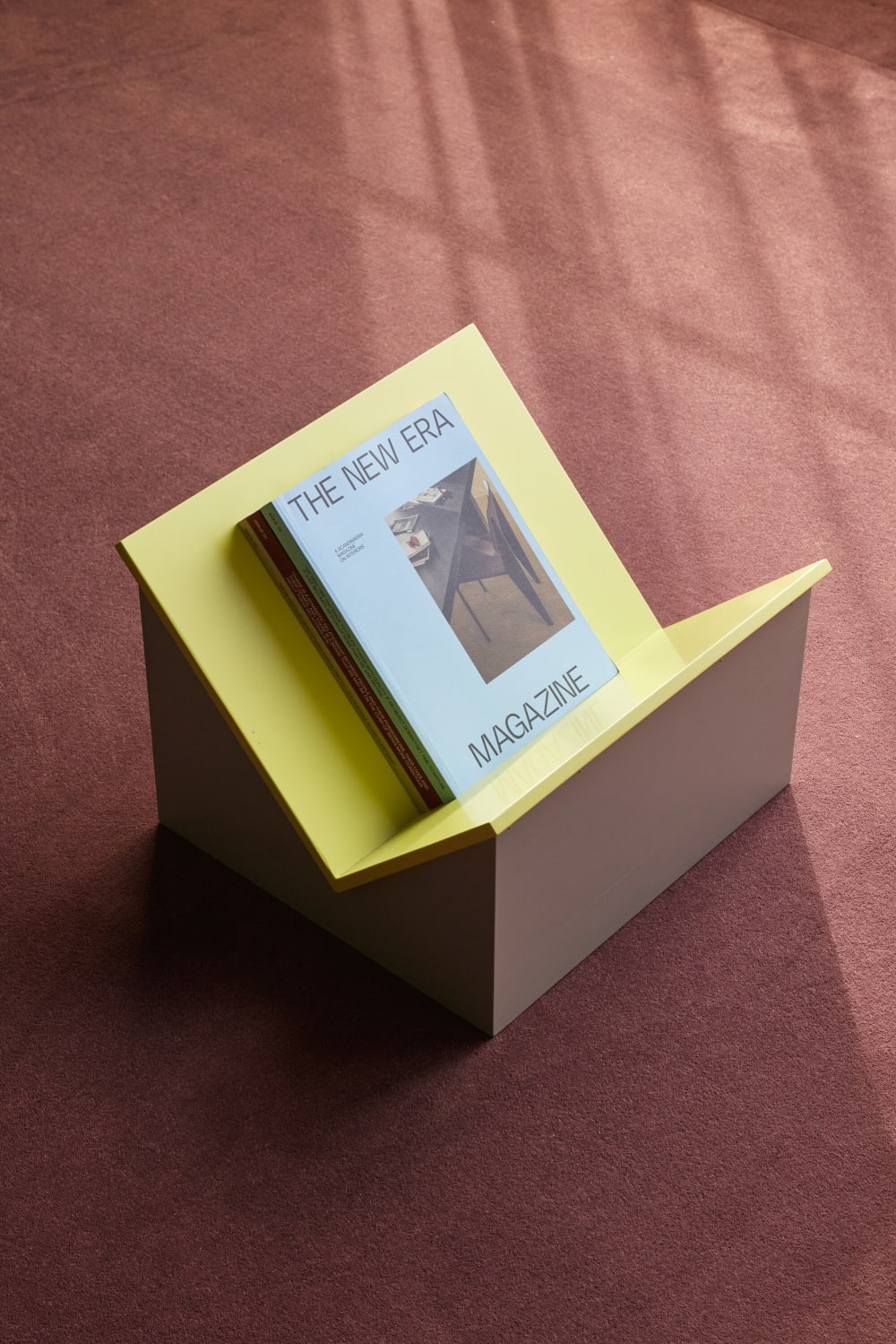 Porte-revue en bois de frêne sable