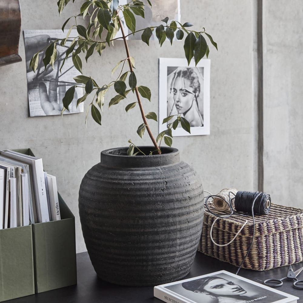 Cache-pot en terre cuite gris D31.5