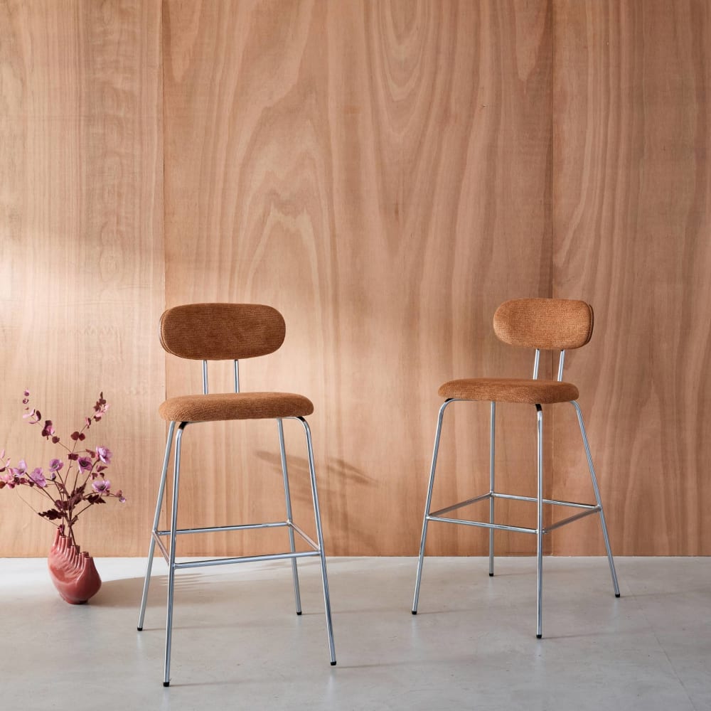 Tabouret de bar décor bois teinté noyer et terracotta