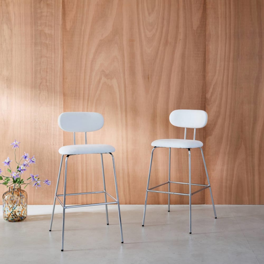 Tabouret de bar décor bois teinté chêne et tissu blanc