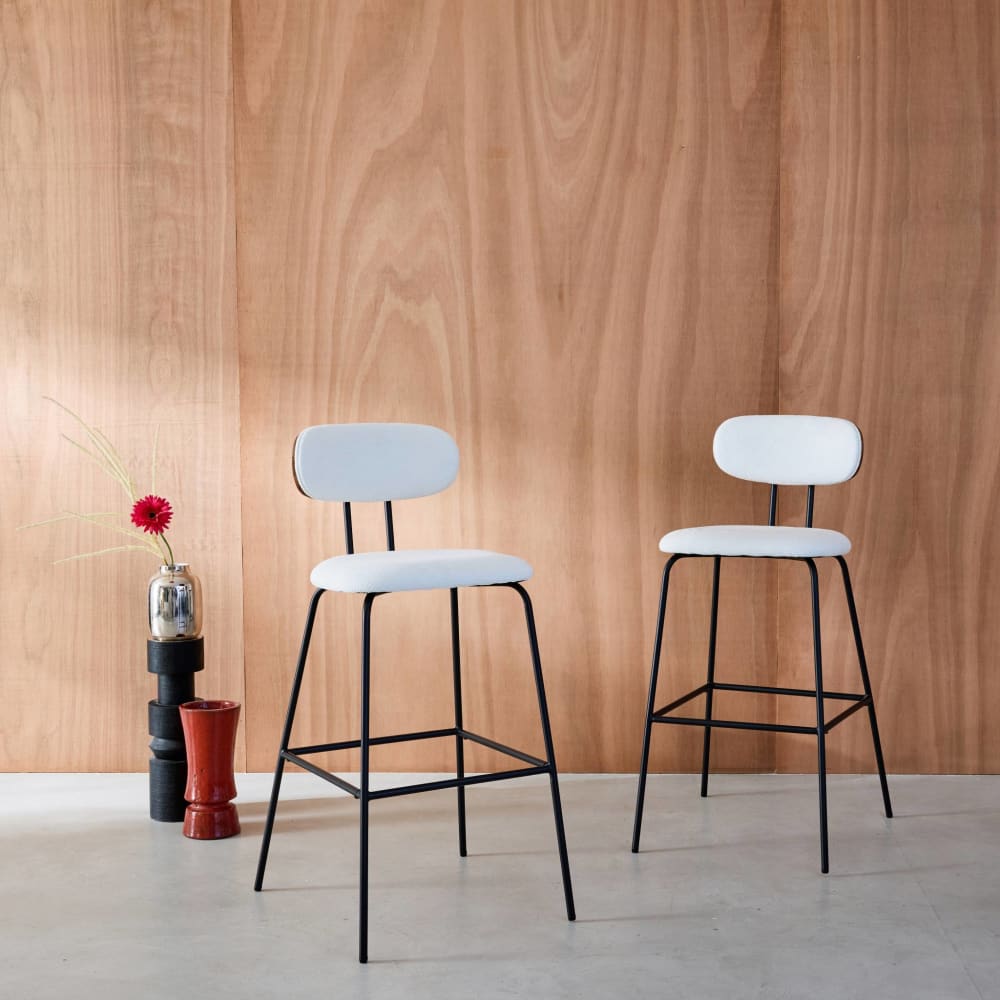 Tabouret de bar décor bois courbé teinté noyer et tissu blanc (lot de