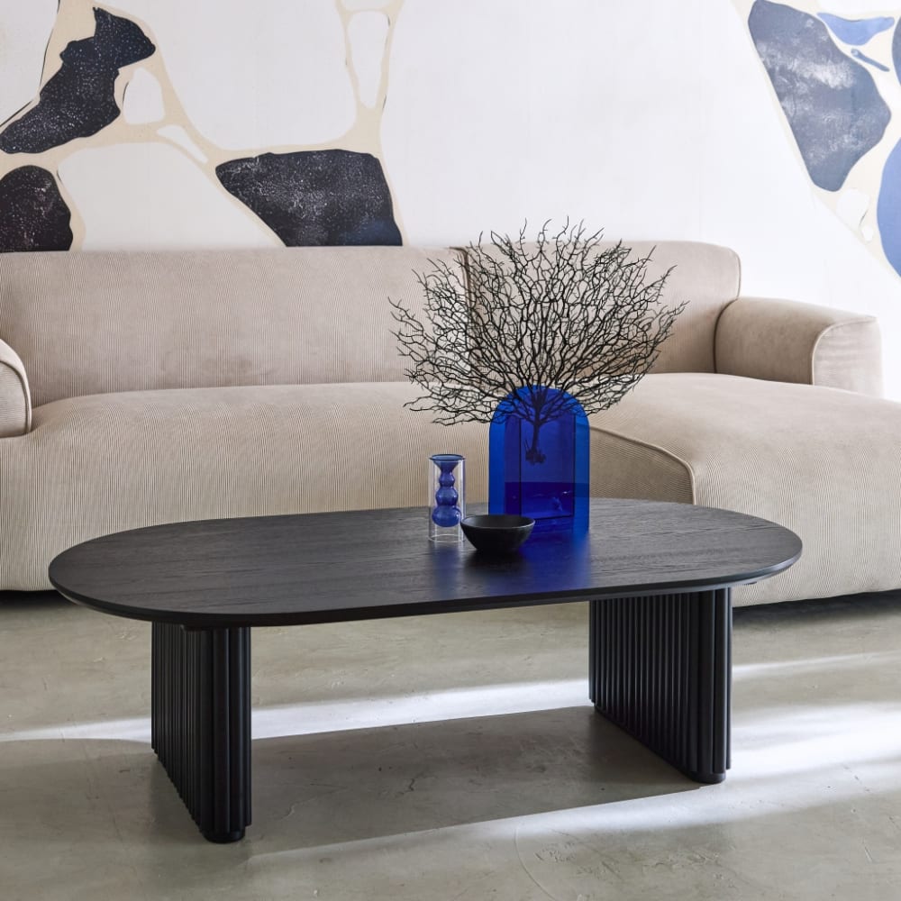 sweeek Ovaler Couchtisch Heveaholz und Eichenfurnier schwarz style modern - Spanplatte