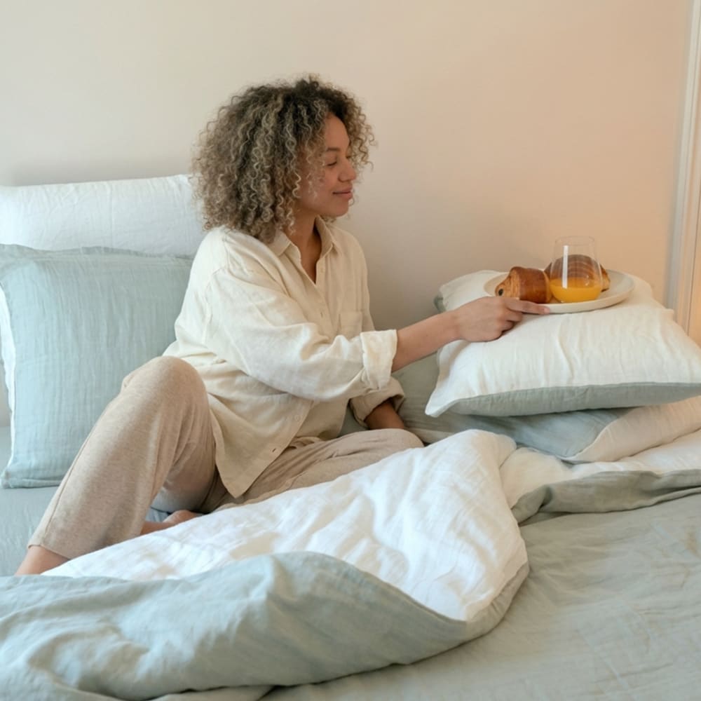 Parure de lit réversible 160 cm gaze de coton vert sauge/écru