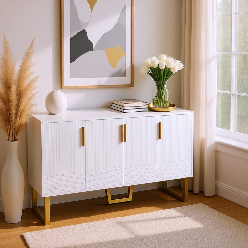 Lackiertes Sideboard mit geometrischen Mustern und weißen Beinen