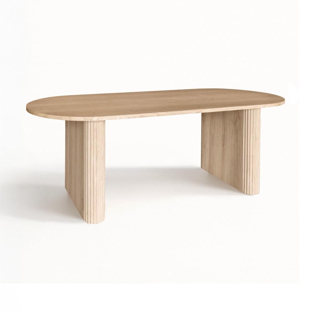 Table ovale en bois clair