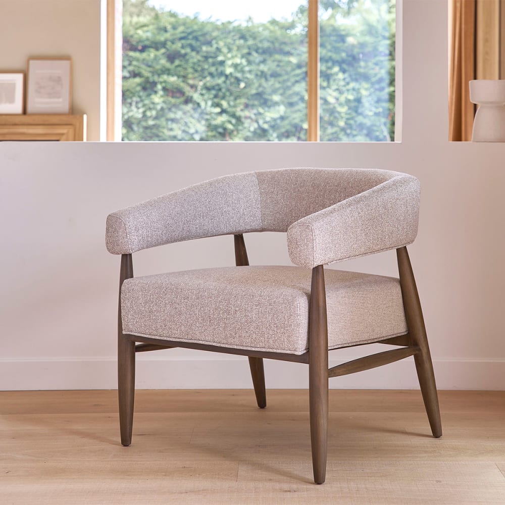 BERAH GETAH Sessel aus Massivholz und cremefarbenem Strukturstoff style modern Beige