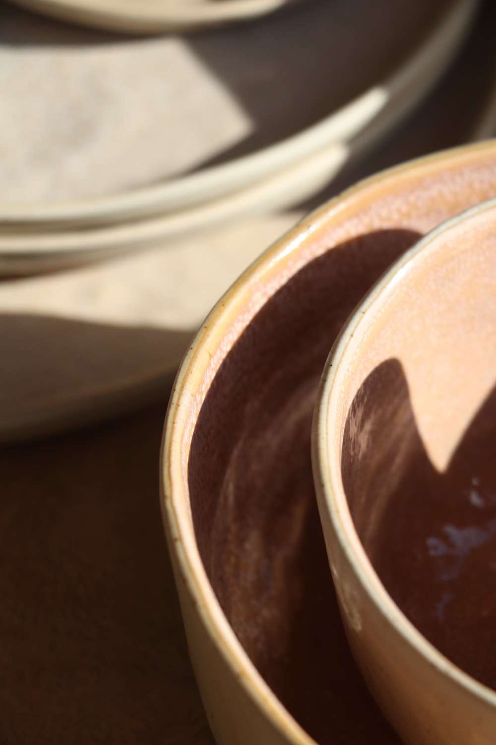 Assiette creuse en grès rose - Maisons du Monde