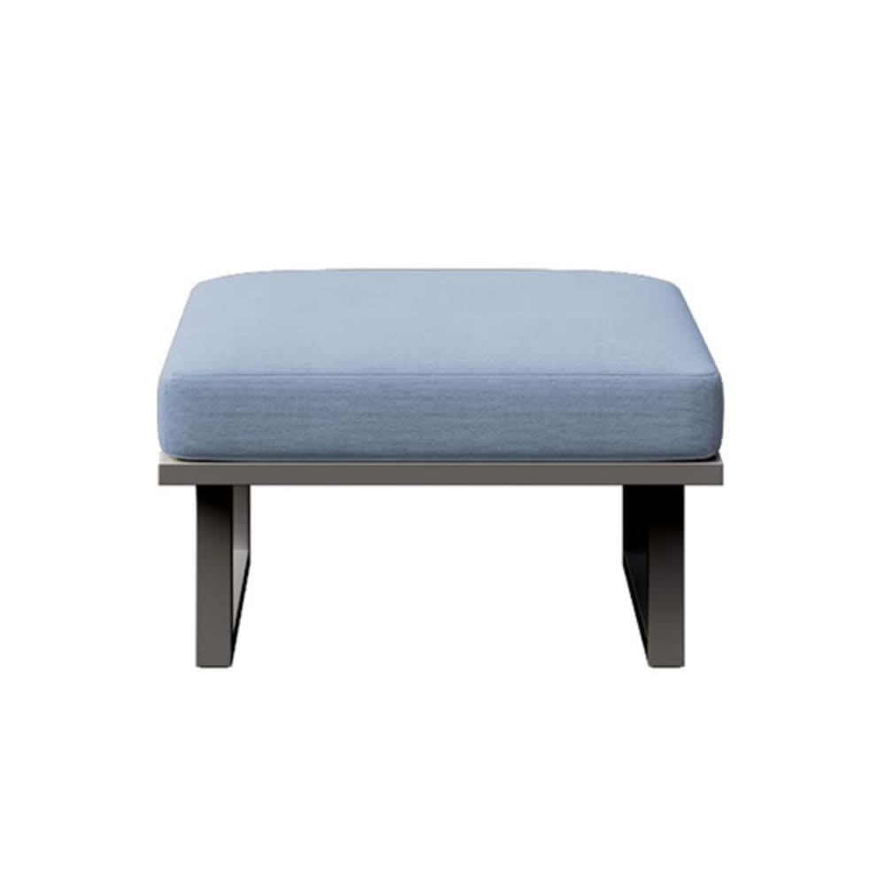 Hellblauer Pouf mit anthrazitfarbenem Gestell - Maisons Du Monde