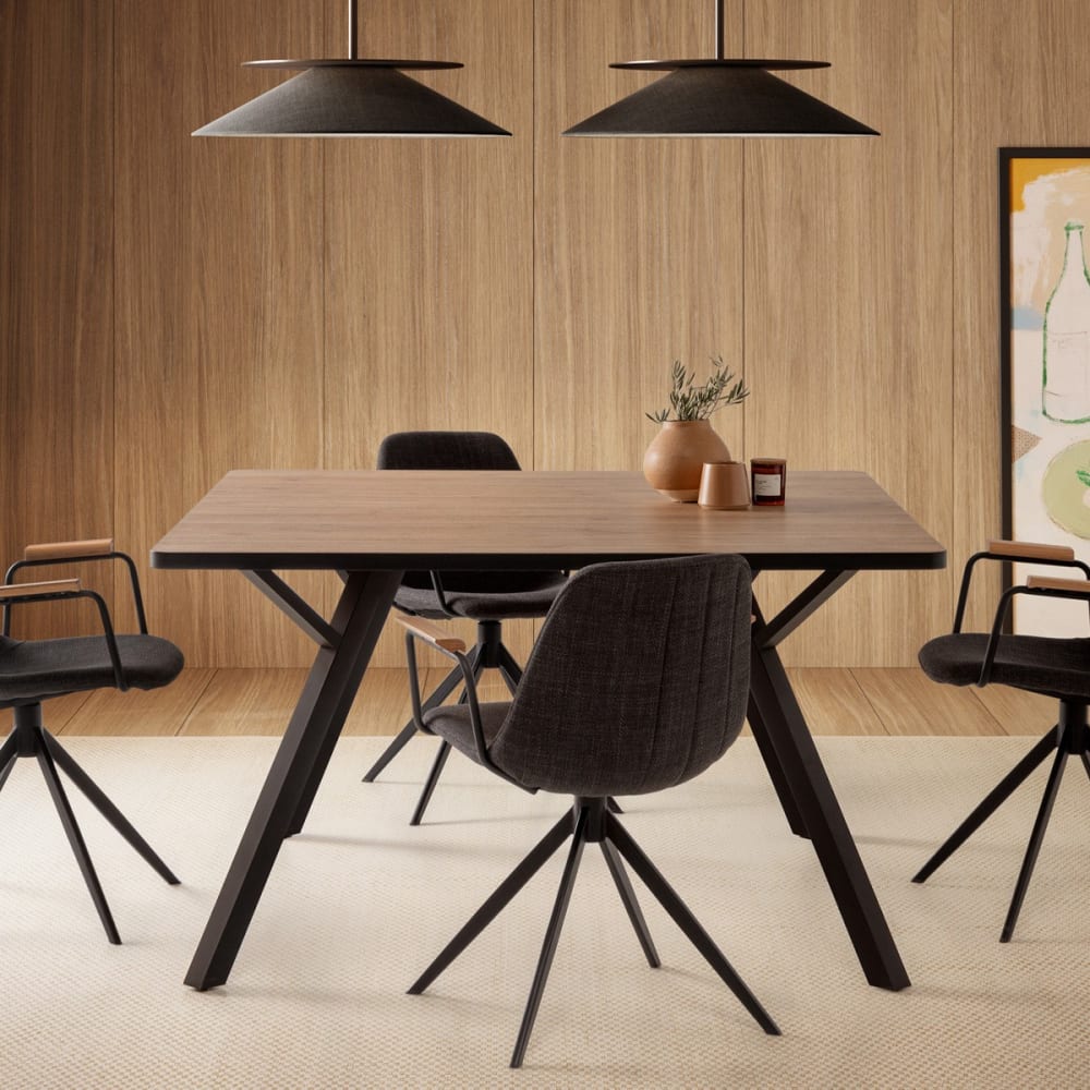 Table à manger carrée effet chêne 136 cm