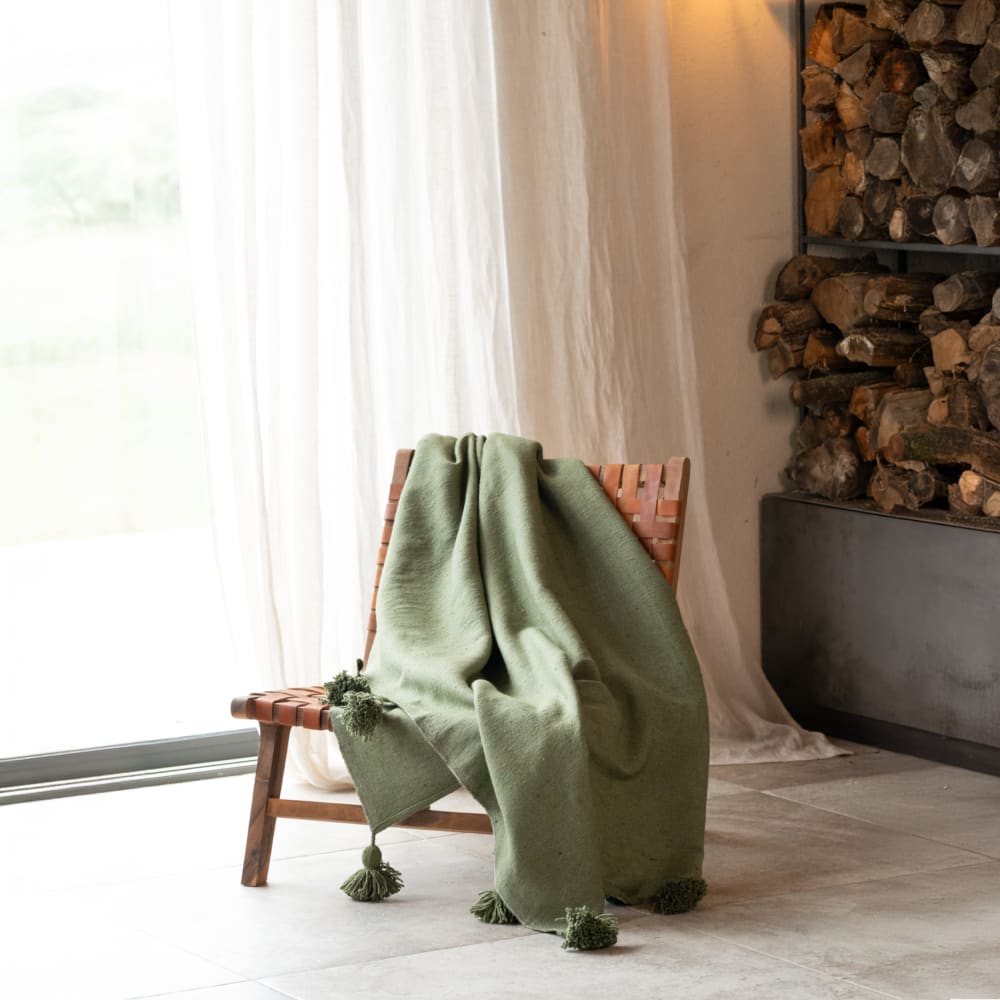 Plaid ou jeté de lit laine à pompons vert 200 x 300