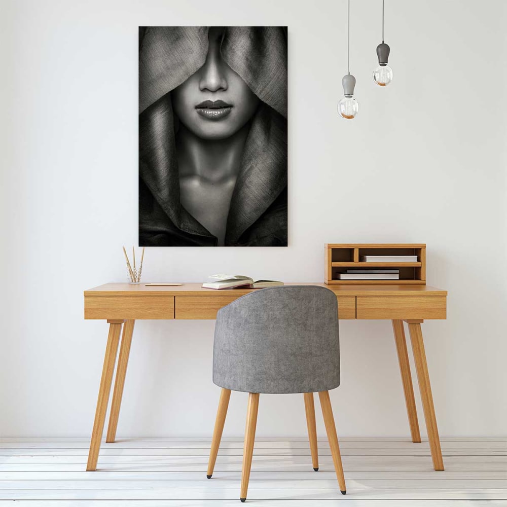 Tableau noir et blanc portrait  capuche imprimé sur toile 60x90 cm
