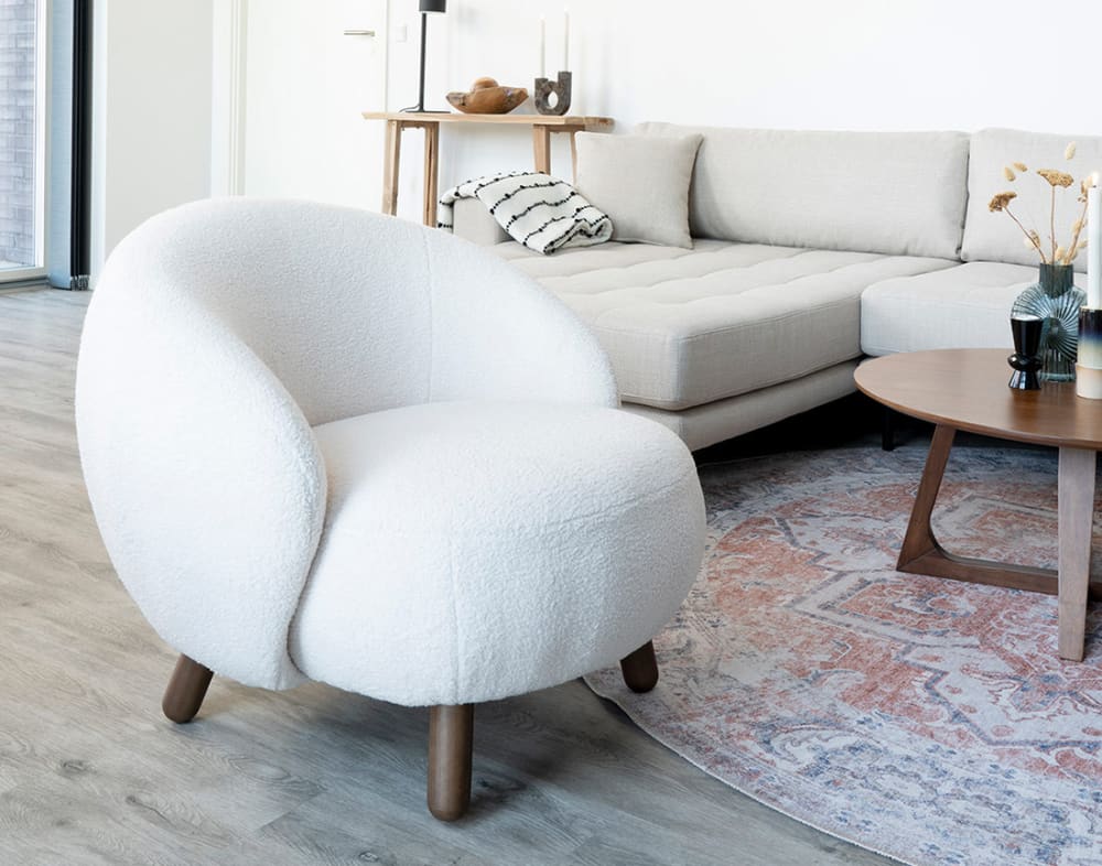 Fauteuil en tissu bouclette blanc