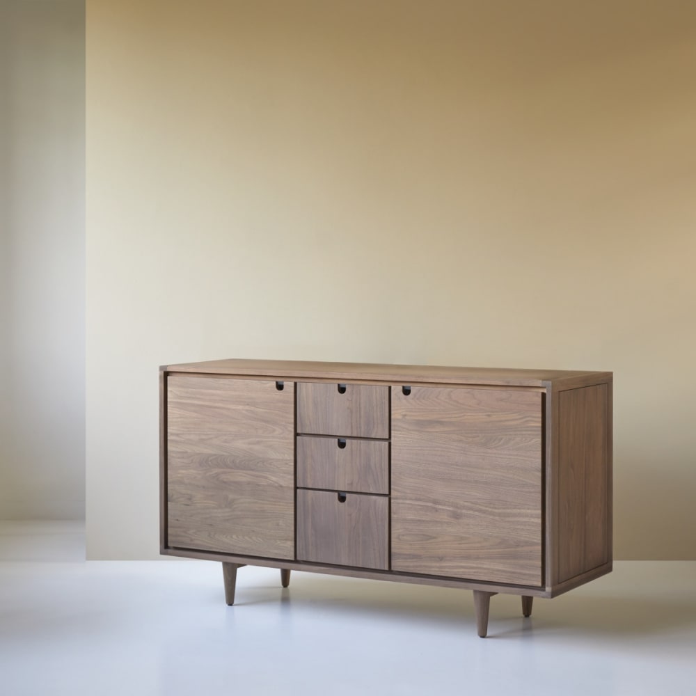 Tikamoon Aufbewahrungsmöbel aus massivem Nussbaumholz, 145 cm style modern Braun