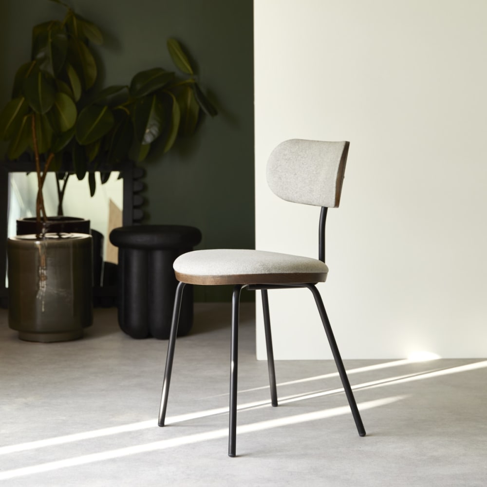 Tikamoon Barstuhl aus dunkler, Eiche, grauem Stoff und Metall style modern Öko-Tex Zertifikat - Stoff
