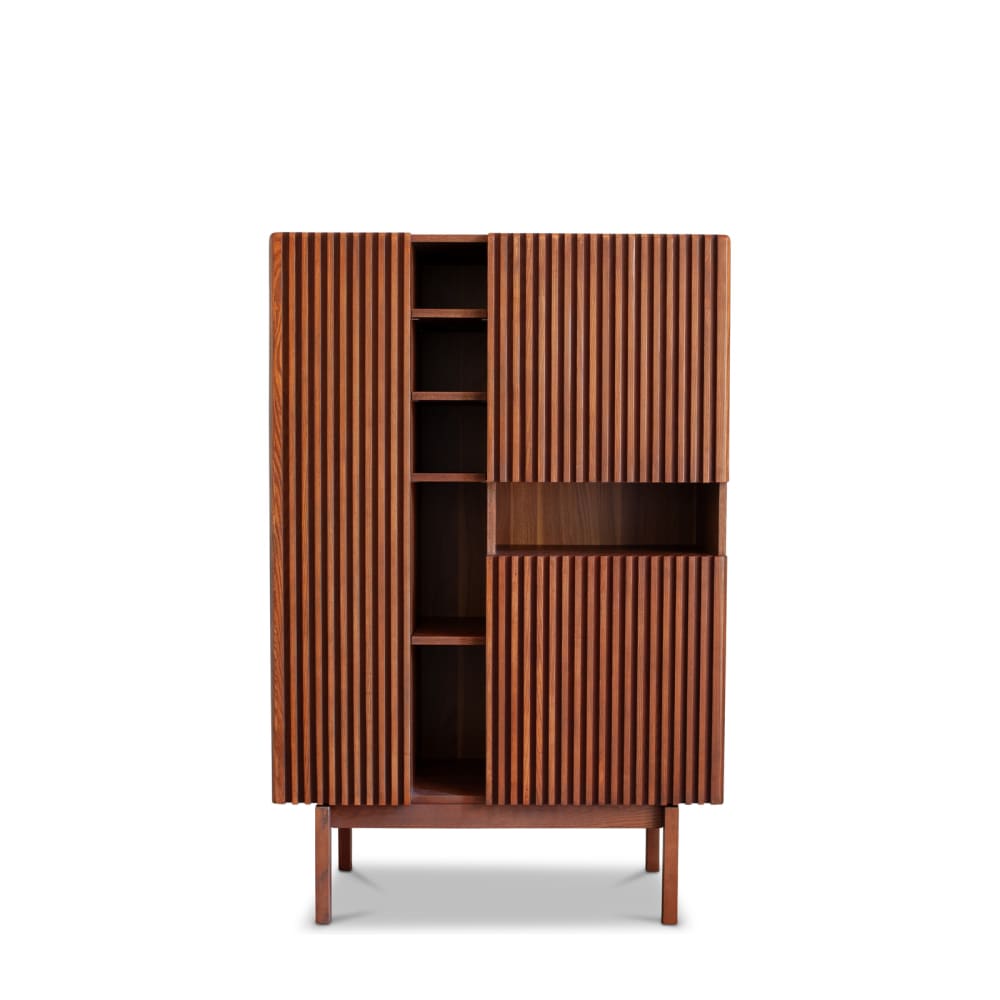 Armoire en bois teinte noyer
